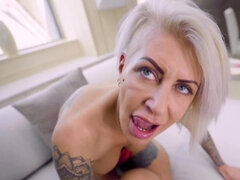 Blondine, Blasen, Sperma im mund, Hardcore, Absätze, Rasiert, Kurzes haar, Titten