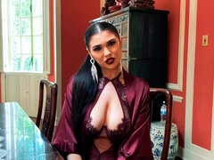 Amatör, Stora tuttar, Brunett, Fingering, Onani, Solo, Stockings, Strippning