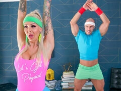 Grosse bite, Gros seins, Blonde, Sucer une bite, En levrette, Mère que j'aimerais baiser, Tatouage, Nénés