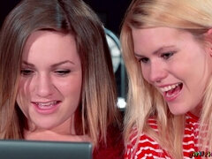 Popó, Kisbaba, Hatalmas hátsó, Leszbikus, Nyalás, Természetes mellek, Nuni, Tini