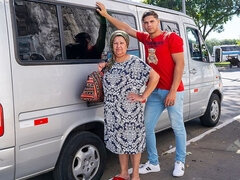 In den arsch, Arsch, Blasen, Bus, Fetisch, Oma, Reiten, Rau