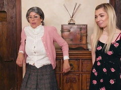 Rjavolaska, Hči, Prstni, Hd, Lezbijke, Milf, Mama, Najstnice