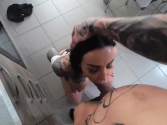 Zwart, Pijpbeurt, Hondjeshouding, Sperma in gezicht, Vingeren, Vriendin, Billekoek, Tatoeage