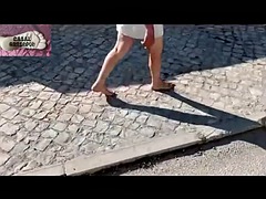Moranguinho walking barefoot in the street - part 1
