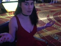 Amador amadora, Banheiro, Vestido, Masturbação, Calcinha, Xoxota, Cabelo curto, Tatuagem