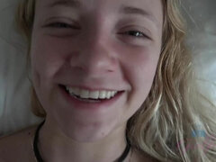 Κώλος, Μωρό, Μεγάλος κώλος, Ξανθιά, Φυσικά βυζιά, Πρώτου προσώπου, Μουνί, Έφηβος