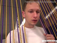 Brunett, Cougar, Granny, Milf, Mamma, Fitta, Styvmamma, Trekant