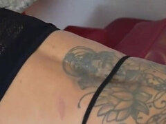 Rumpa, Stor stjärt, Stora tuttar, Avsugning, Sperma shot, Latina, Tatuering