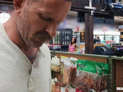 Velika rit, Velike joške, Črnke, Fafanje, Globoko grlo, Doggystyle, Facesitting, V javnosti