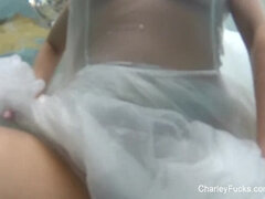 Brunette brune, Hard, Masturbation, Seins naturels, Public, Solo, Allumeuse, Sous marin