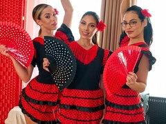 Arsch, Grosser arsch, Blasen, Hundestellung, Kleid, Gruppe, Orgie, Rasiert