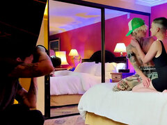 18 jahre, Leie, Hinter den kulissen, Küssen, Lesbisch, Transfrau, Erotischer film, Jungendliche (18+)