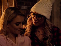 Arschlecken, Tussi, Blondine, Vollbusig, Hd, Küssen, Lesbisch, Tätowierung