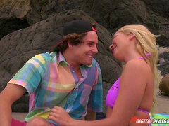 Røvslikning, Blondine, Pik sutte, Hårdt, Fest, Kort hår, Tatovering, Bryster