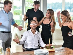 18, Velik kurac, Fafanje, Doggystyle, Dvojna penetracija, Gangbang, Najstnice, Joške