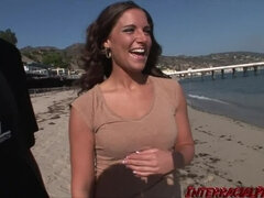 Παραλία, Μεγάλος πούτσος, Πίπα, Μελαχροινή, Ηδ, Ώριμη γυναίκα, Φυσικά βυζιά, Ρουφώντας