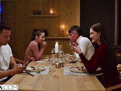 Sucer une bite, Brunette brune, Faciale, Hard, Léchez, Chevaucher, Nénés