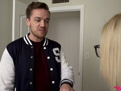 Gros cul, Blonde, Éjaculation interne, Queue, Lunettes, Culottes ou slips, Pov, Chatte