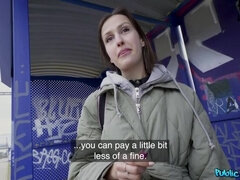 Sucer une bite, Brunette brune, Tir de sperme, En levrette, Cuir, Public, Russe, Grande