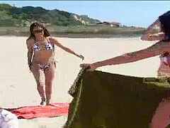 Plaża, Bikini, Brunetka, Całować, Lesbijka, Masaż, Orgazm, Sport