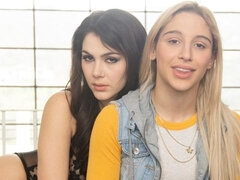 Arsch, Blondine, Fingern, Küssen, Lesbisch, Masturbation, Milf, Muschi