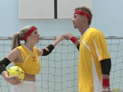 Stor røv, Stor pik, Store bryster, Blondine, Pik sutte, Hundestilling, Træningscenter, Mor jeg gerne vil kneppe