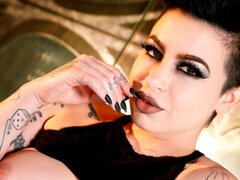 指いじり, 目瞪口呆, 手コキする, 淫乱熟女, 剃毛, 一人, タトゥー, おもちゃ