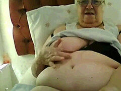 grannie pummel CLUB 5