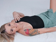 Szőke, Cumizás, Sarokkal való, Természetes mellek, Filigrán alkatú, Nézőpont, Vékony, Tini