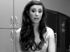 Brunett, Universitet, Naturliga tuttar, Naken