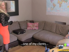 Amatorka, Palcówka, Biuro, Olej, Punkt widzenia, Cipka, Spanking, Zabawki