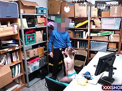 Takahuone, Suihinotto, Takaapäin, Pienikokoinen, Poliisi, Teini, Tiukka, Univormu