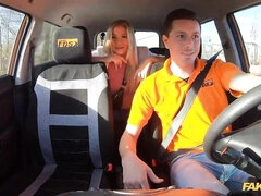 Ερασιτέχνης, Μεγάλα βυζιά, Ξανθιά, Αυτοκίνητο, Φυσικά βυζιά, Κιλωτάκια, Κοκκαλιάρης, Έφηβος