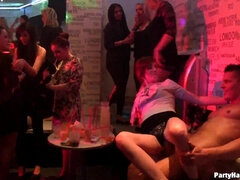 Velký zadek, Velké péro, Velké kozy, Prsatá, Skupina, Hardcore, Přírodní prsa, Párty