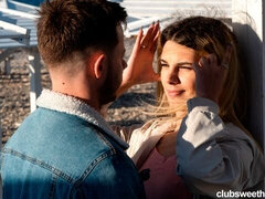 침실, 큰 엉덩이, 오랄섹스, 도기스타일, 자연의 가슴, 짧은 머리, 청소년, 젖가슴