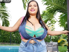 Amatör, Stora tuttar, Brunett, Knubbig, Fingering, Onani, Solo, Leksaker