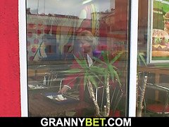 Schönheit, Blondine, Blasen, Geile alte tussi, Kehlenfick, Reif, Milf, Stiefmutter