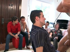 Amateur, Sucer une bite, Gorge profonde, Fétiche, Homosexuelle, Groupe, Public, Voyeur