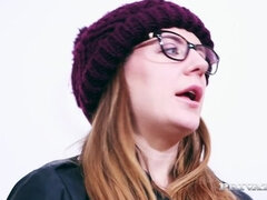 Pijpbeurt, Bruinharig, Europees, Sperma in gezicht, Hardcore, Kousen, Tatoeage, Tieten likken