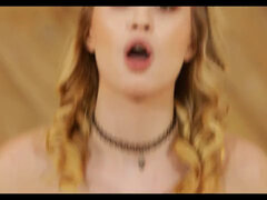18, Blondína, Dildo, Telocvičňa, Masturbácia, Bradavky, Teenka, Kozičky