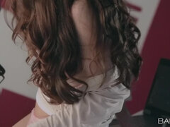 오랄섹스, 흑갈색 머리, 유럽인, 핸드잡, 대단히, 사무실, 보지, 젖가슴