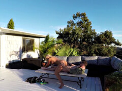 Kukk suging, Bakfra, Briller, Utendørs, Basseng, Synsvinkel, Tattovering