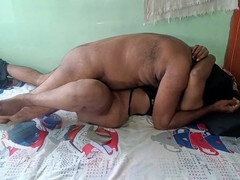 Universitet, Par, Give finger, Indier, Hushjælper