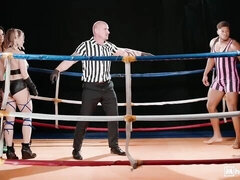 Duży tyłek, Duży kutas, Duże cycki, Obciąganie, Styl na pieska, Sex w czwórkę, Mamuśka