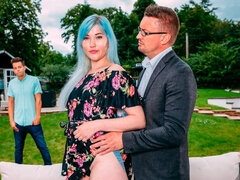Grosser arsch, Grosse titten, Blasen, Doppelpenetration, Handjob, Mann mann frau, Im freien, Flotter dreier
