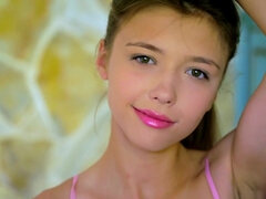 Velké kozy, Prsatá, Masturbace, Přírodní prsa, Vyhublá, Sólo, Teenka, Kozičky