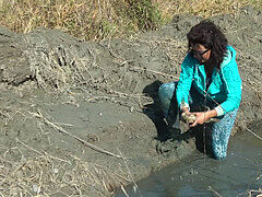 Blue stretch pants pants raw and Mud Brunette Girl