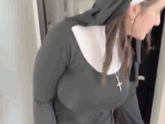 Gros seins, Blonde, Double pénétration, Femme au foyer, Nonne, Belle mère, Nénés, Épouse