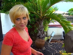 Amatør, Rumpe, Blond, Bakfra, Runke, Milf, Utendørs, Barbert