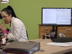 LOAN4K. L'agent Approuve Le Cr�dit De La Nymphomaniac Brune Elis Dark